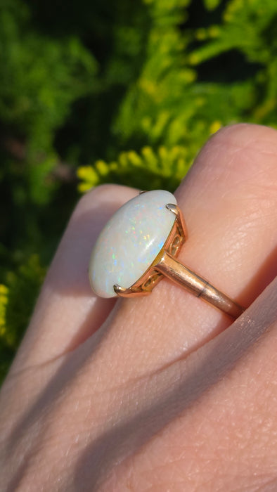 2928 Vintage: 14ct Yellow Gold Opal Solitaire Ring