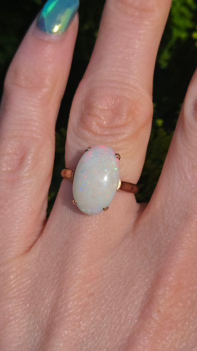 2928 Vintage: 14ct Yellow Gold Opal Solitaire Ring