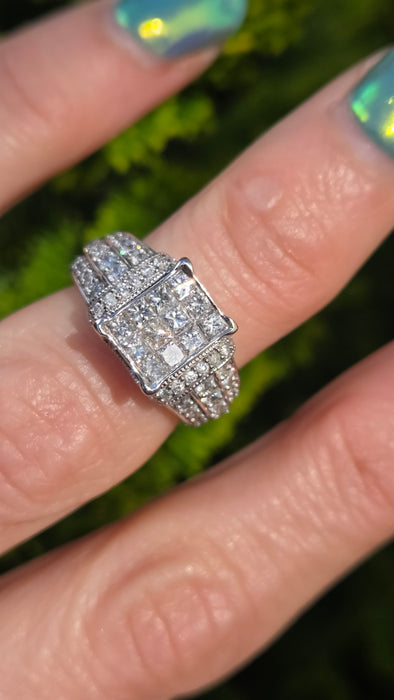 2804 Vintage: 18ct White Gold 1.50ct Natural Diamond Cluster Ring