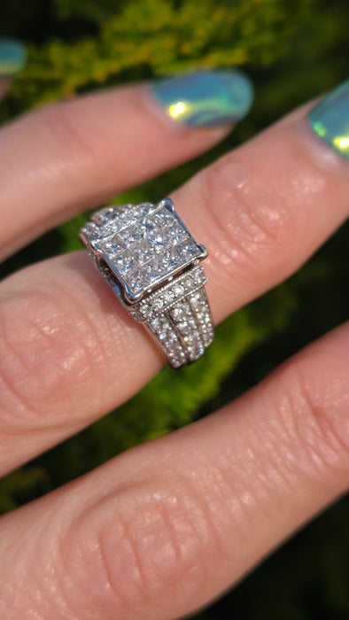 2804 Vintage: 18ct White Gold 1.50ct Natural Diamond Cluster Ring