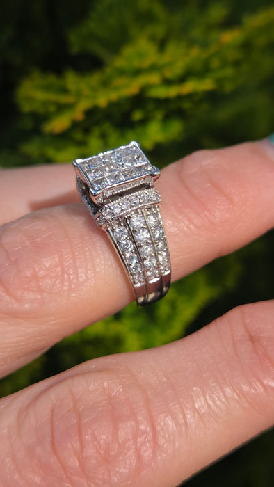 2804 Vintage: 18ct White Gold 1.50ct Natural Diamond Cluster Ring