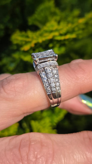 2804 Vintage: 18ct White Gold 1.50ct Natural Diamond Cluster Ring