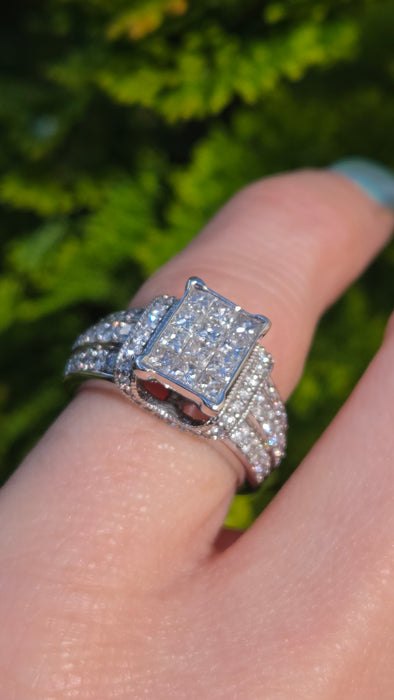 2804 Vintage: 18ct White Gold 1.50ct Natural Diamond Cluster Ring