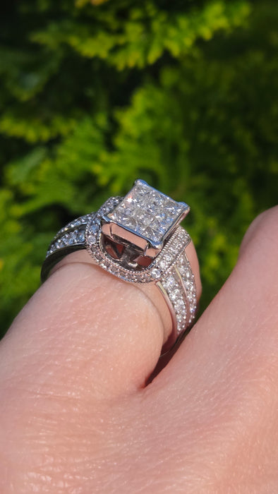 2804 Vintage: 18ct White Gold 1.50ct Natural Diamond Cluster Ring