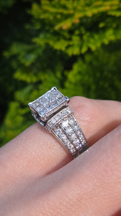 2804 Vintage: 18ct White Gold 1.50ct Natural Diamond Cluster Ring
