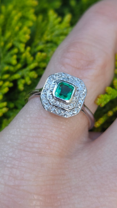 3247 Vintage: 18ct White Gold Colombian Emerald & Diamond Art Deco Style Cluster Ring