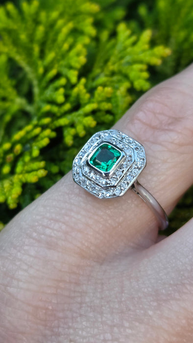 3247 Vintage: 18ct White Gold Colombian Emerald & Diamond Art Deco Style Cluster Ring