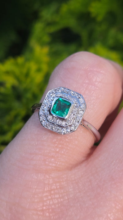 3247 Vintage: 18ct White Gold Colombian Emerald & Diamond Art Deco Style Cluster Ring