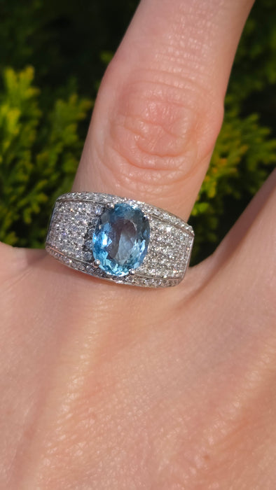 3245 Vintage: 18ct White Gold Aquamarine & Diamond Ring — 2.05ct Aquamarine, 2.00ct Diamonds