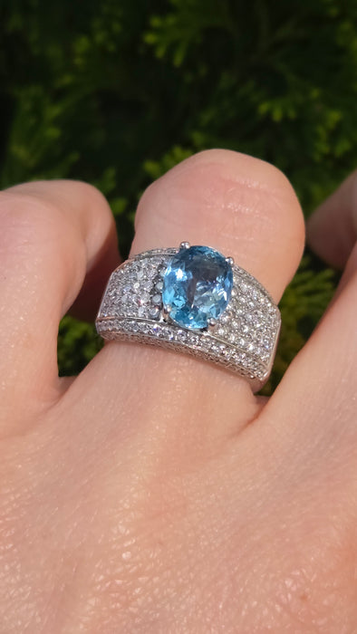 3245 Vintage: 18ct White Gold Aquamarine & Diamond Ring — 2.05ct Aquamarine, 2.00ct Diamonds