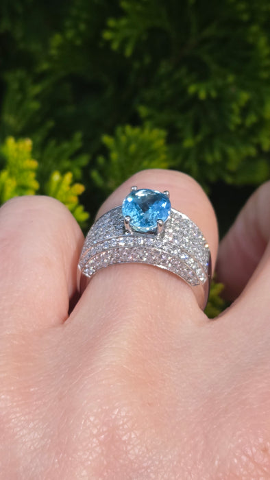 3245 Vintage: 18ct White Gold Aquamarine & Diamond Ring — 2.05ct Aquamarine, 2.00ct Diamonds