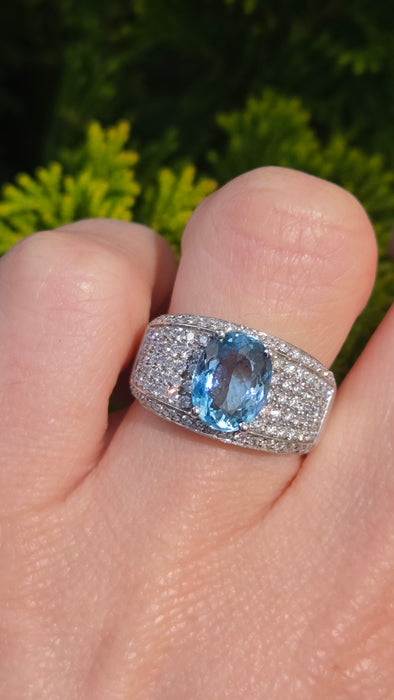 3245 Vintage: 18ct White Gold Aquamarine & Diamond Ring — 2.05ct Aquamarine, 2.00ct Diamonds