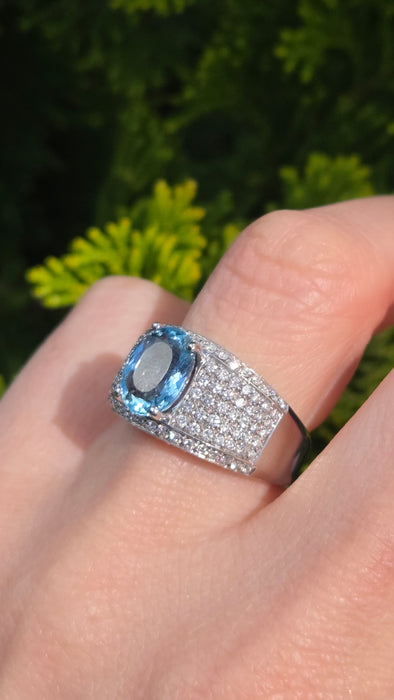 3245 Vintage: 18ct White Gold Aquamarine & Diamond Ring — 2.05ct Aquamarine, 2.00ct Diamonds