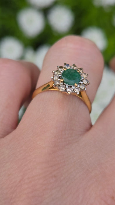 6520 Vintage: 18ct Yellow Gold Emerald & Diamond Round Cluster Ring