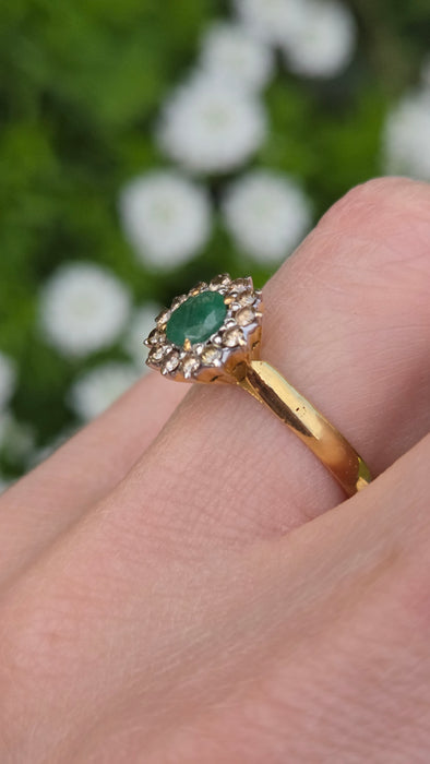 6520 Vintage: 18ct Yellow Gold Emerald & Diamond Round Cluster Ring