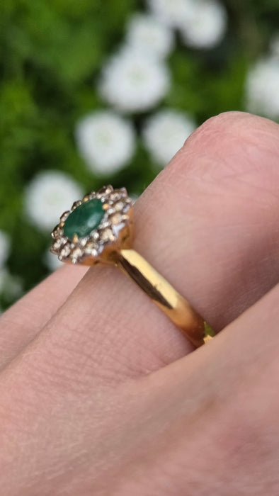 6520 Vintage: 18ct Yellow Gold Emerald & Diamond Round Cluster Ring