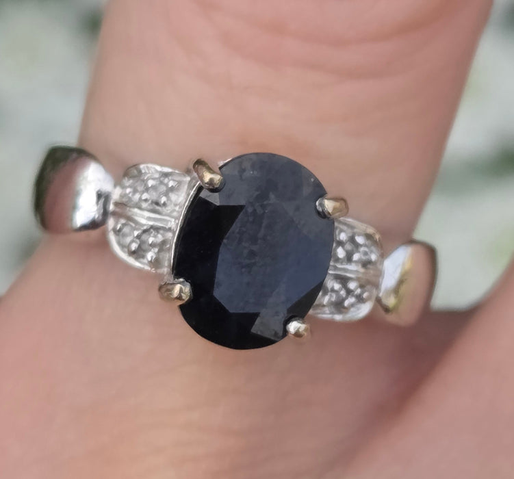6561 Vintage: 18ct White Gold Sapphire & Diamond Ring