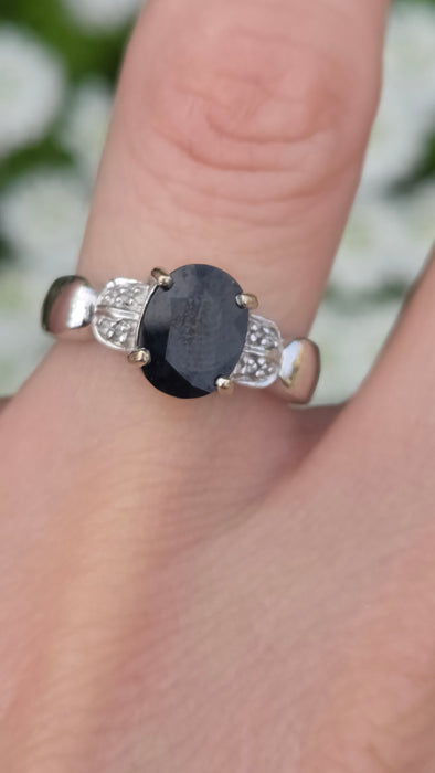 6561 Vintage: 18ct White Gold Sapphire & Diamond Ring
