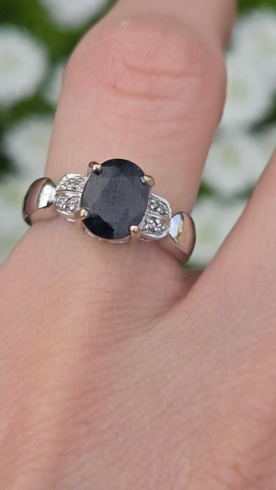 6561 Vintage: 18ct White Gold Sapphire & Diamond Ring