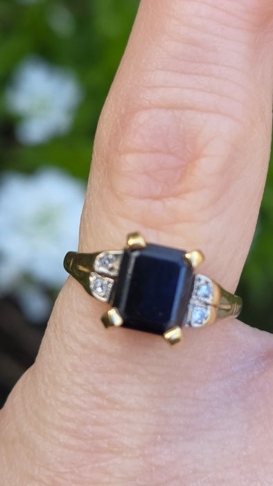 6112 Vintage: 18ct Yellow Gold Sapphire & Diamond Ring