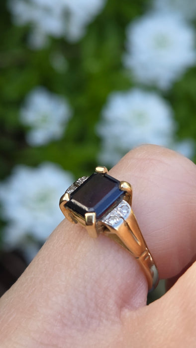 6112 Vintage: 18ct Yellow Gold Sapphire & Diamond Ring