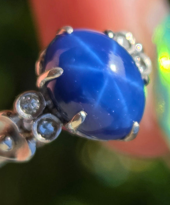 6529 Vintage: 18ct White Gold Star Sapphire & Diamond Ring