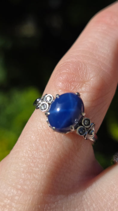 6529 Vintage: 18ct White Gold Star Sapphire & Diamond Ring