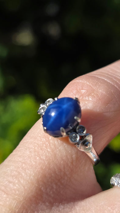 6529 Vintage: 18ct White Gold Star Sapphire & Diamond Ring