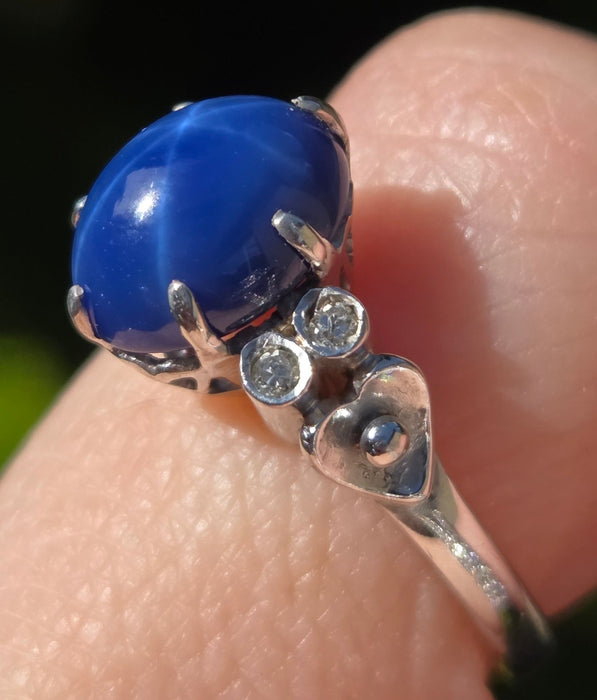 6529 Vintage: 18ct White Gold Star Sapphire & Diamond Ring