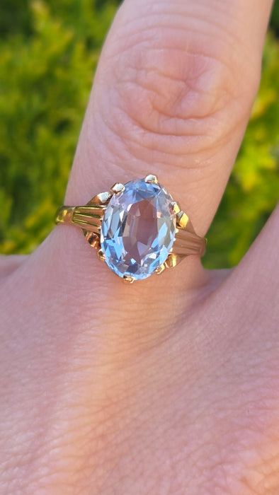 6562 Vintage: 18ct Yellow Gold Aquamarine Solitaire Ring