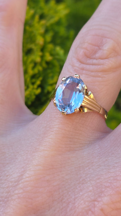 6562 Vintage: 18ct Yellow Gold Aquamarine Solitaire Ring