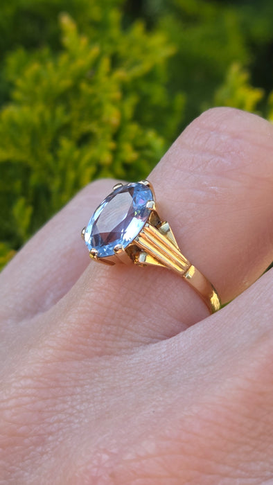 6562 Vintage: 18ct Yellow Gold Aquamarine Solitaire Ring