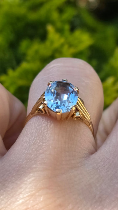 6562 Vintage: 18ct Yellow Gold Aquamarine Solitaire Ring