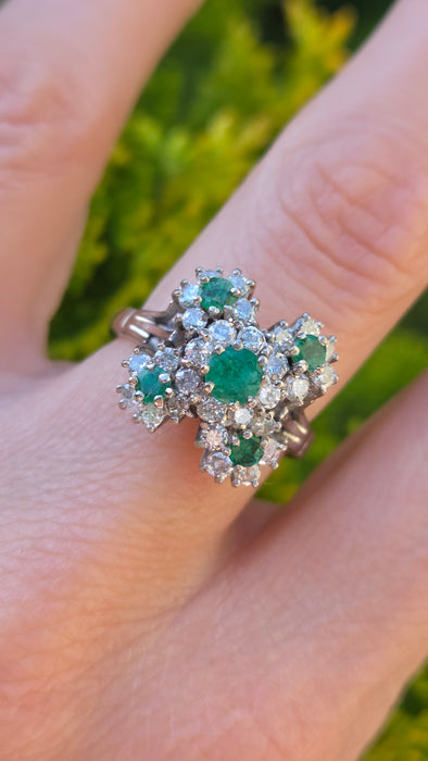 6076 Vintage: 18ct White Gold Emerald & Diamond Cluster Ring