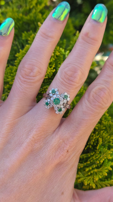 6076 Vintage: 18ct White Gold Emerald & Diamond Cluster Ring