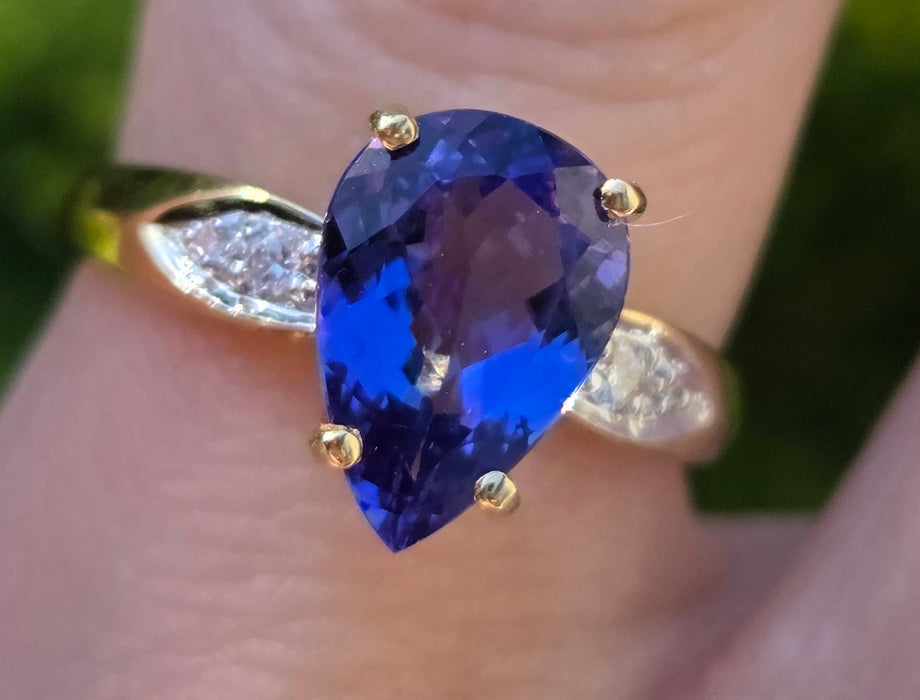 1969 Vintage: 18ct Yellow Gold Pear-Cut Tanzanite & Diamond Dress Ring