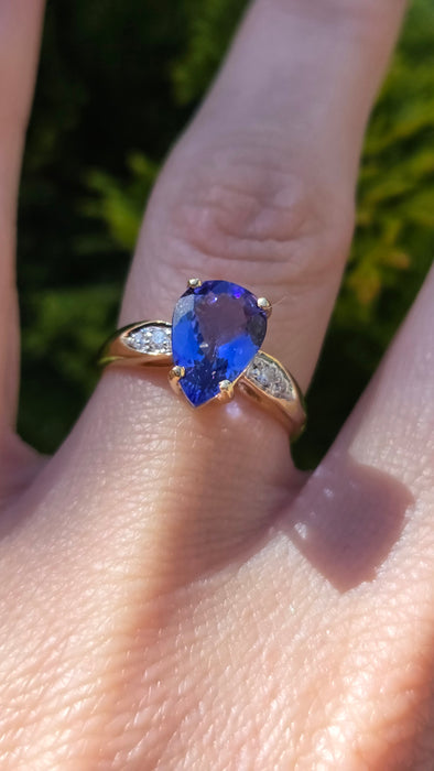 1969 Vintage: 18ct Yellow Gold Pear-Cut Tanzanite & Diamond Dress Ring