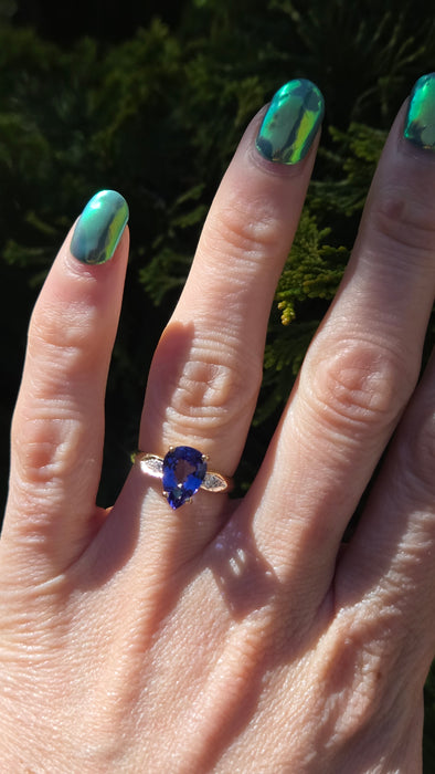 1969 Vintage: 18ct Yellow Gold Pear-Cut Tanzanite & Diamond Dress Ring