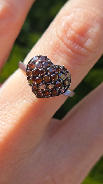 6103 Vintage: 9ct White Gold Red Diamond Heart Cluster Ring
