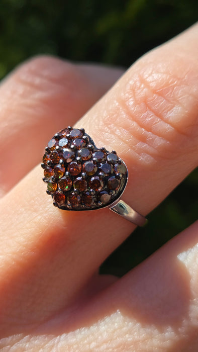 6103 Vintage: 9ct White Gold Red Diamond Heart Cluster Ring