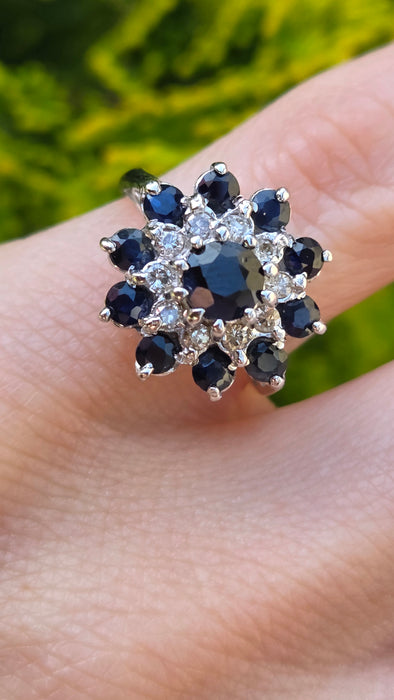 6046 Vintage: 18ct White Gold Sapphire & Diamond Flower Cluster Ring