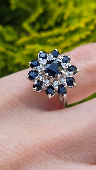 6046 Vintage: 18ct White Gold Sapphire & Diamond Flower Cluster Ring