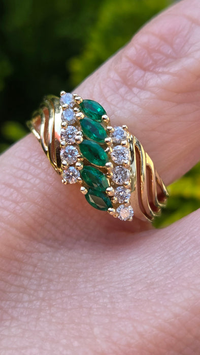 6252 Vintage: 14ct Yellow Gold Emerald & Diamond Cluster Ring