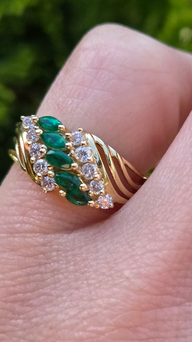 6252 Vintage: 14ct Yellow Gold Emerald & Diamond Cluster Ring