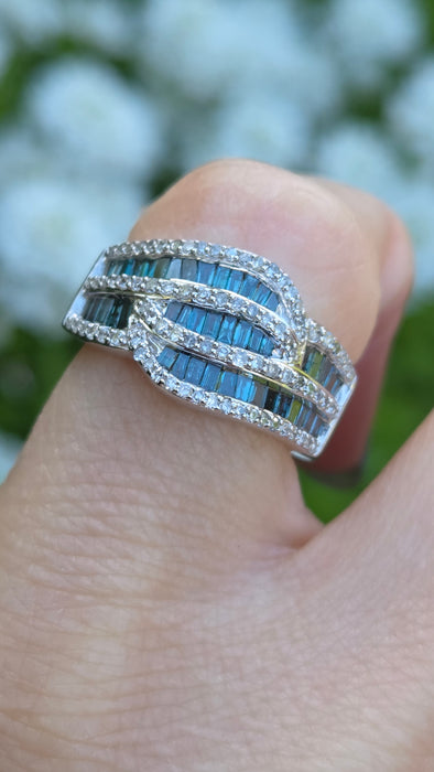 3252 Vintage: 9ct White Gold Blue & White Diamond Cluster Ring