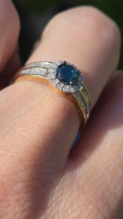 3261 Vintage: 9ct Yellow Gold Blue & White Diamond Halo Cluster Ring