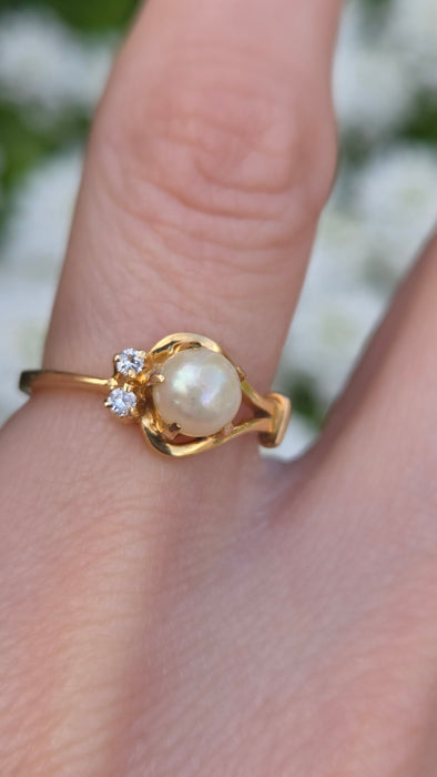 3254 Vintage: 18ct Yellow Gold Pearl & Diamond Ring