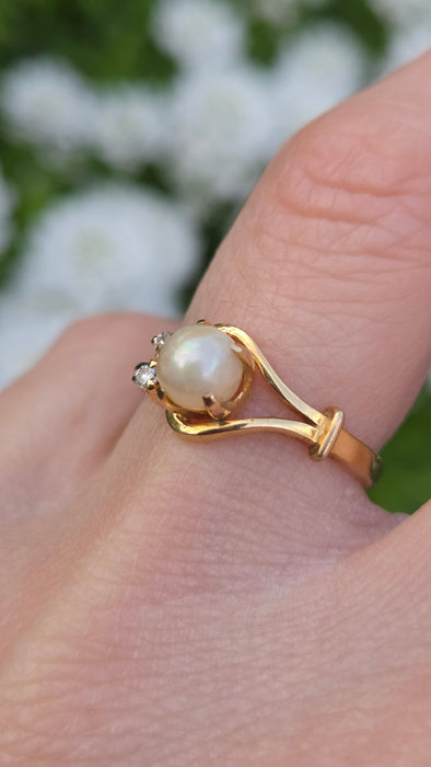 3254 Vintage: 18ct Yellow Gold Pearl & Diamond Ring