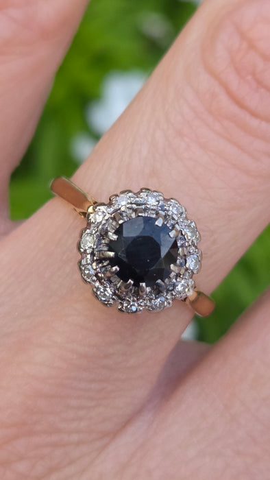 3255 Vintage: 18ct Yellow Gold Australian Sapphire & Diamond Flowerhead Cluster Ring