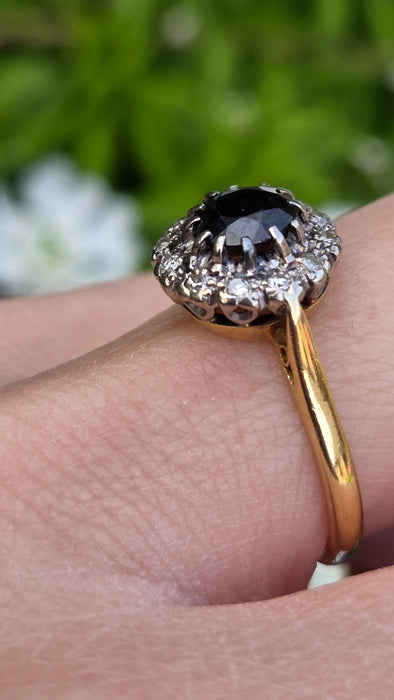3255 Vintage: 18ct Yellow Gold Australian Sapphire & Diamond Flowerhead Cluster Ring